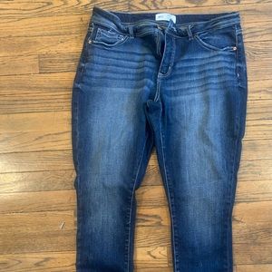 Never worn, curvy girl fit skinny jeans